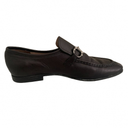 Salvatore Ferragamo Chaussures noires classiques en cuir souple de haute qualité