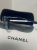 Chanel ikonische CC Crystal Motherpearl Arme Detail Gläser