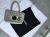 Chanel Sac canevas tissus porté épaules noir beige no 5