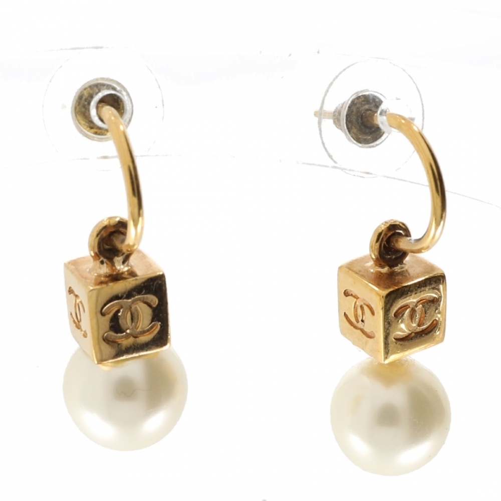 Chanel Earrings with Pearl