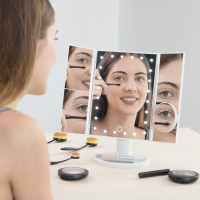 Innovagoods 4-In -1 Magnifying LED Mirror