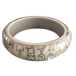 Marc by Marc Jacobs Kompakter Armreif in Grau Akrylisch