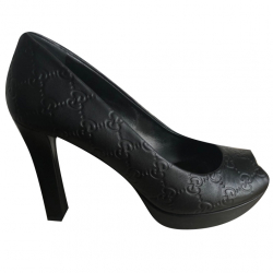 Gucci Peeptoe avec embossage Gucci