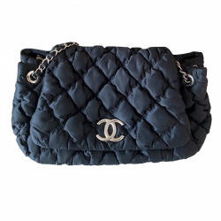 Chanel Gesteppte Tasche aus Satin mit einfacher Klappe