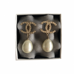 Chanel Ohrringe mit Glasperlen