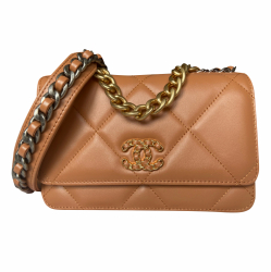 Chanel 19 WOC cuir d'agneau ton camel