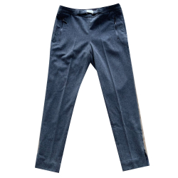 Armani Collezioni Doux et élégant, le pantalon en laine et cachemire Armani Collezioni.