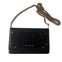 Givenchy Pandora wallet on chaine
