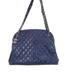 Chanel Limited edition shoulder bag in blue patent leather