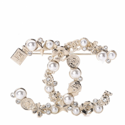 Chanel CRYSTAL PEARL CC LUCKY CHARMS BROCHE OR