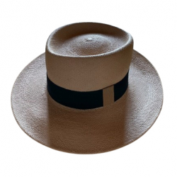 La Cerise Sur Le Chapeau L'Amant, Un Cerise Sur le Chapeau