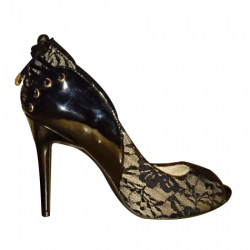 Guess Pumps