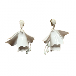 Oscar de la Renta Wunderschöne Ohrringe mit baumelnden Blütenblättern!