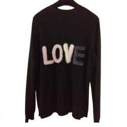 Max & Moi Pullover mit der Pelzapplikation auf dem Rücken.