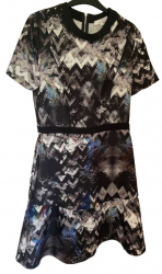 Sandro Tailliertes Kleid