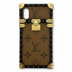 Louis Vuitton handytasche mit Monogramm im Kofferraum