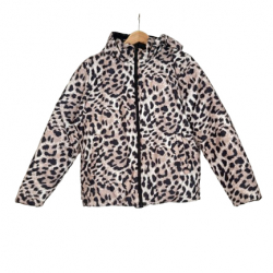 Claudie Pierlot KURZE DAUNENJACKE MIT LEOPARDENMUSTER