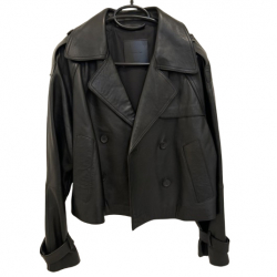 Massimo Dutti Kurzer Trenchcoat aus Leder