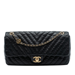 Chanel AB Chanel Black Calf Leather Jumbo Chevron Iridescent skin Surpique Flap Italy