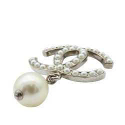 Chanel B Chanel Silver Silver Plated Metal CC Faux Pearl Brooch France