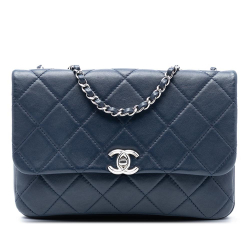 Chanel B Chanel Blue Navy Calf Leather CC Quilted skin Zipped Flap France