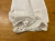 Petit Bateau Salopette courte blanche et tee-shirt à pois bébé