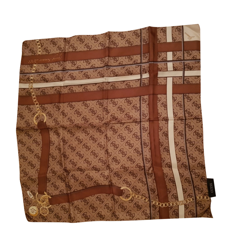 Guess Petit carre de soie GUESS