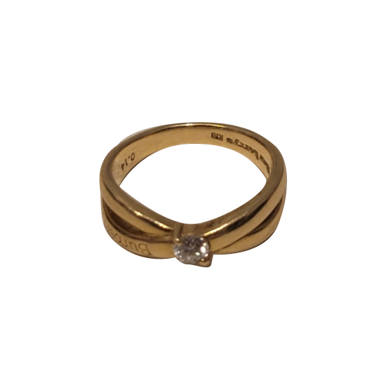 Burberry s gold ring with diamonds
