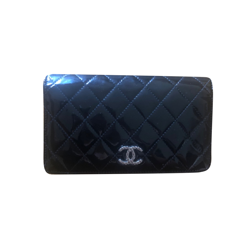 Black Patent Leather CC Logo Wallet with Guarantee Card - Chanel