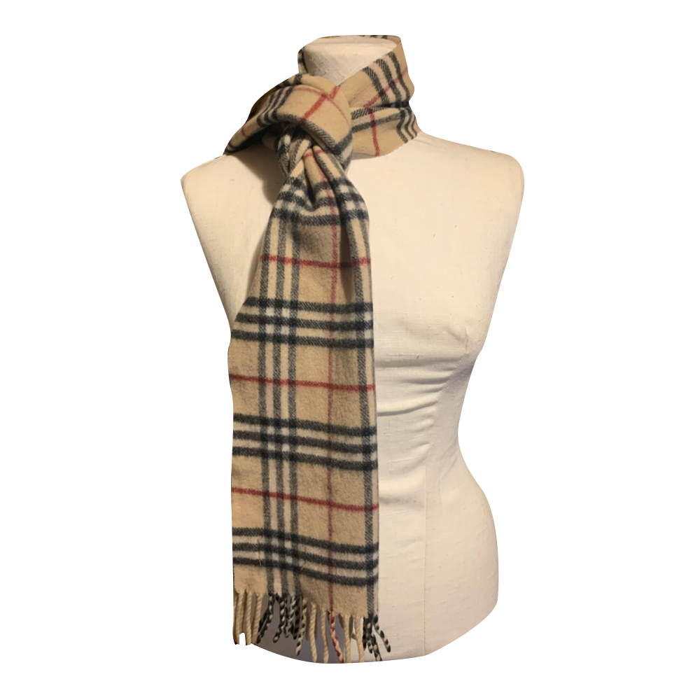 Burberry Echarpe Burberry classique et iconique ! ❤️ Prix le plus bas