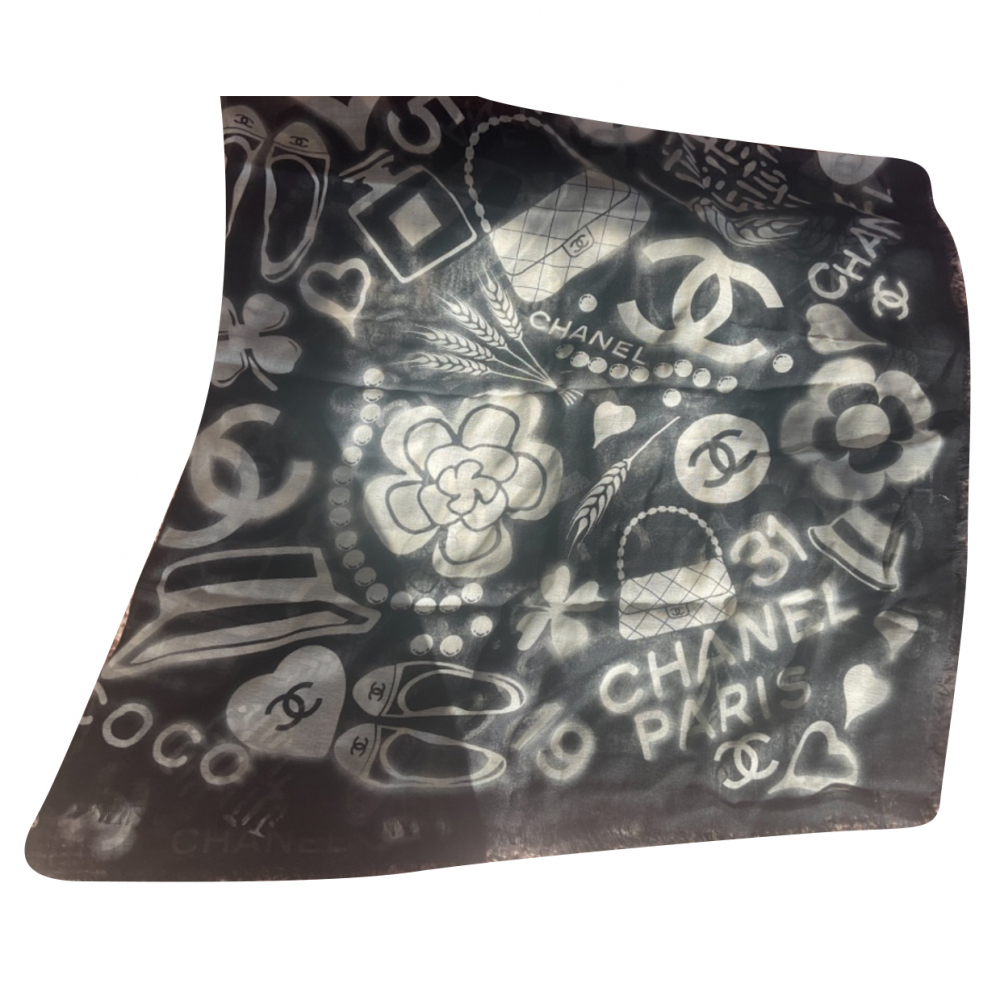 Chanel Foulard