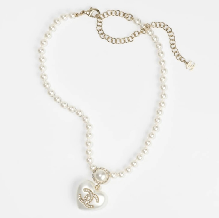 Chanel 21B Heart Pearl Pink Crystal CC Necklace