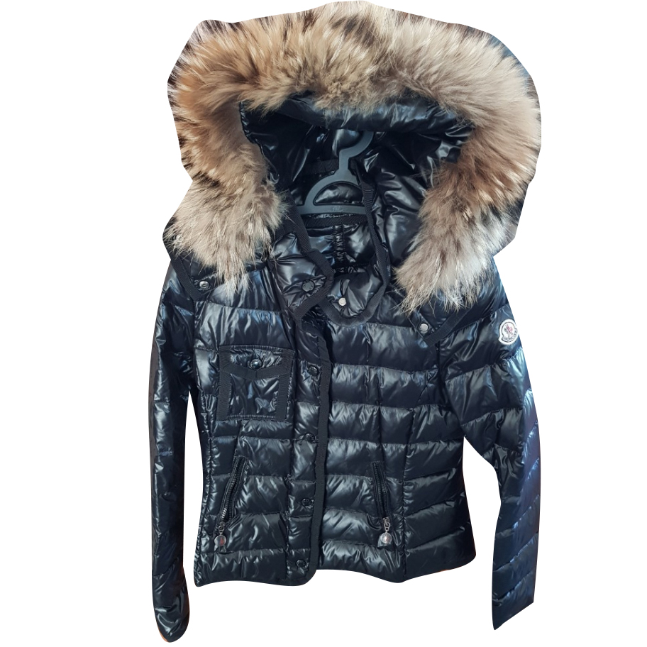 Moncler Taillierte Daunenjacke mit Pelz