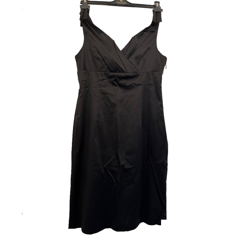 CAROLL Paris Beautiful dress with nice neckline