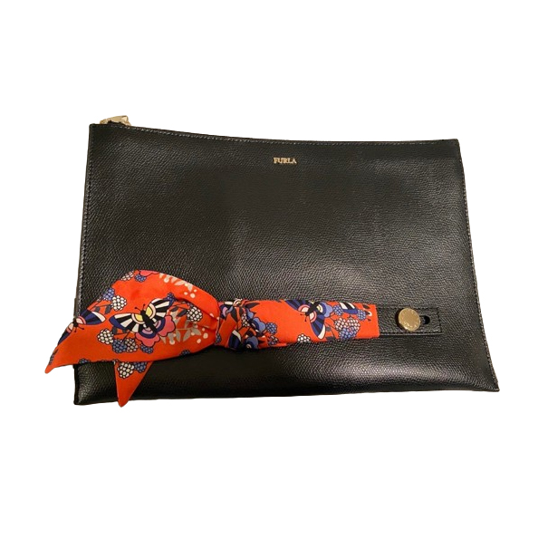 Furla Clutch mit einem Halstuch