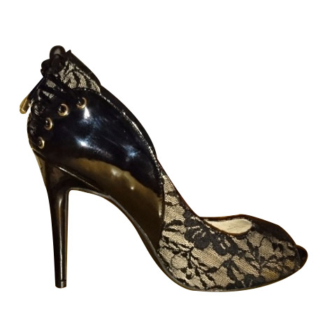 Guess Pumps