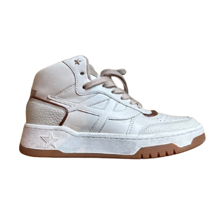 Ash Snaekers am Knöchel