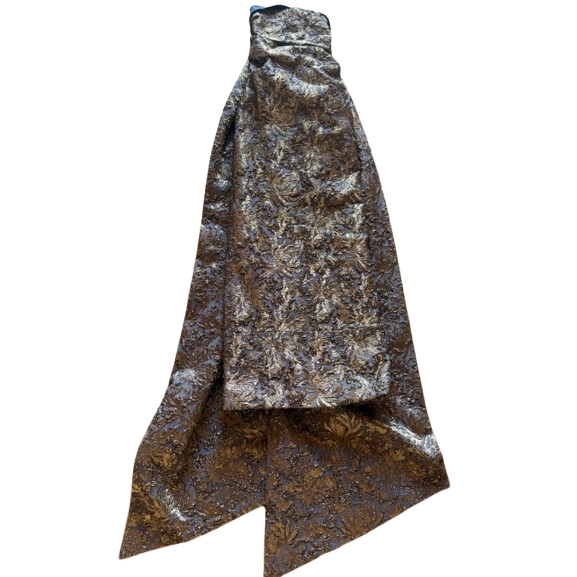 Carolina Herrera Oscar-worthy!!  Gold brocade gown with train
