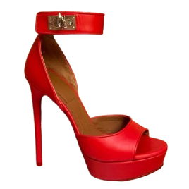 Givenchy De grands talons rouge vif !
