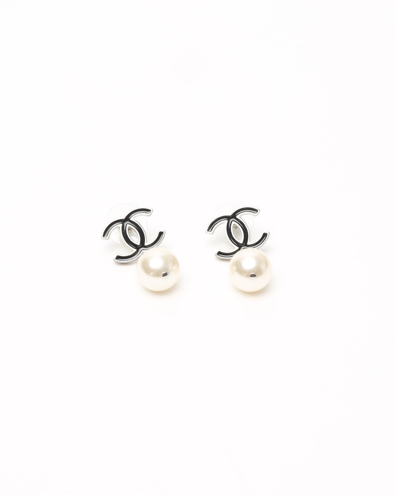 Chanel CC and Pearls Earrings
