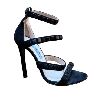 Prada Magnifiques talons en daim à lanières cloutées !