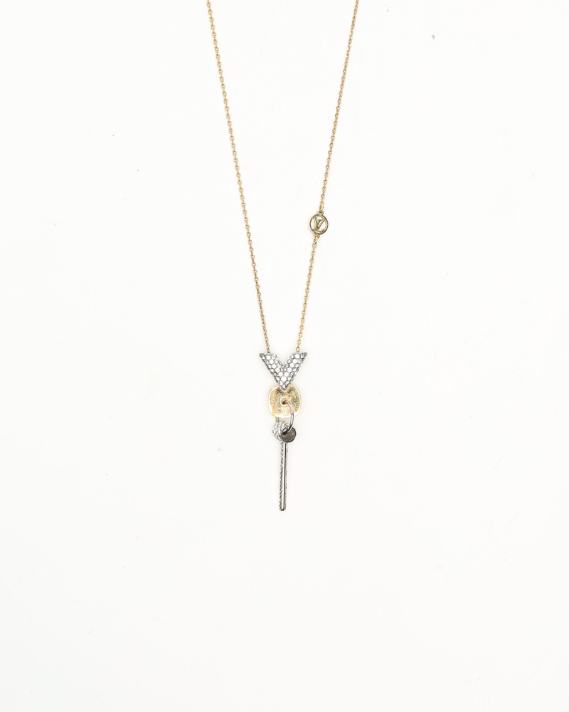 Louis Vuitton Essential V Necklace