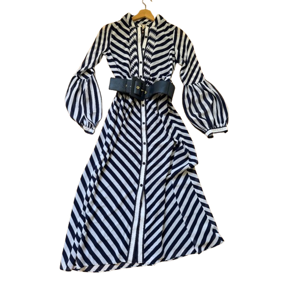 Michael Kors Gestreiftes Kleid mit Ledergürtel