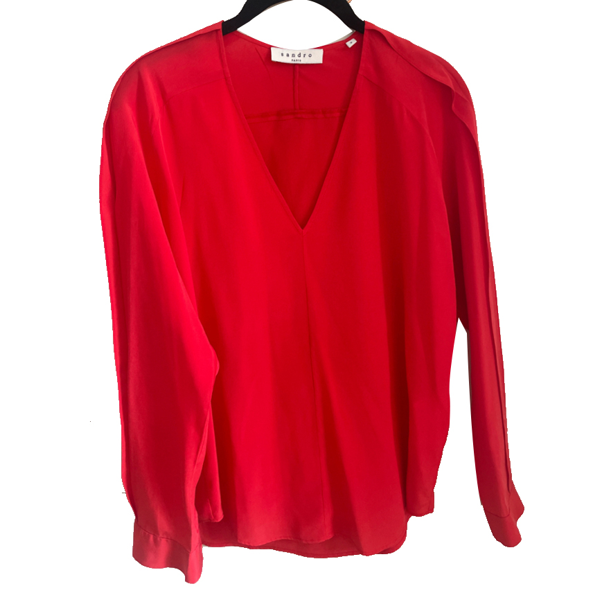 Sandro Top en soie rouge manches longues décolleté en V