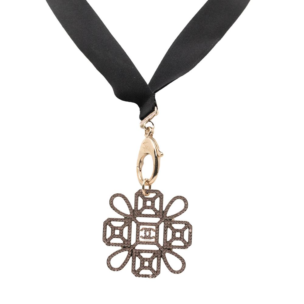 Chanel AB Chanel Gold Gold Plated Metal Rhinestones Embellished Snowflake Pendant Necklace Italy