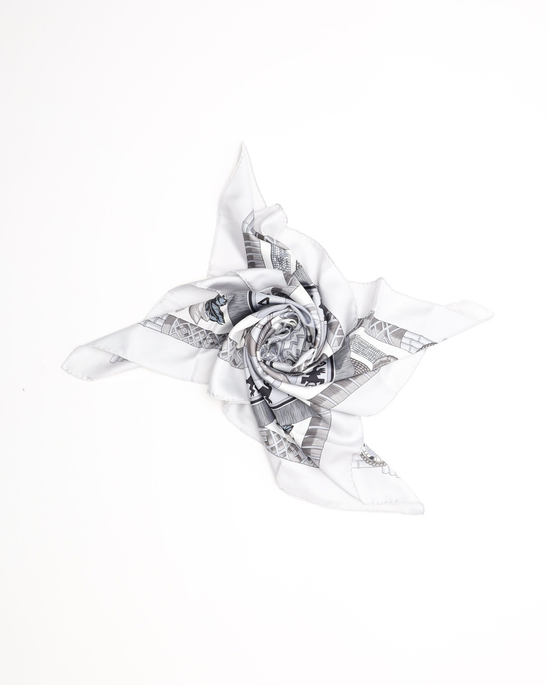 Hermès 90 Huaca Piru Silk Scarf