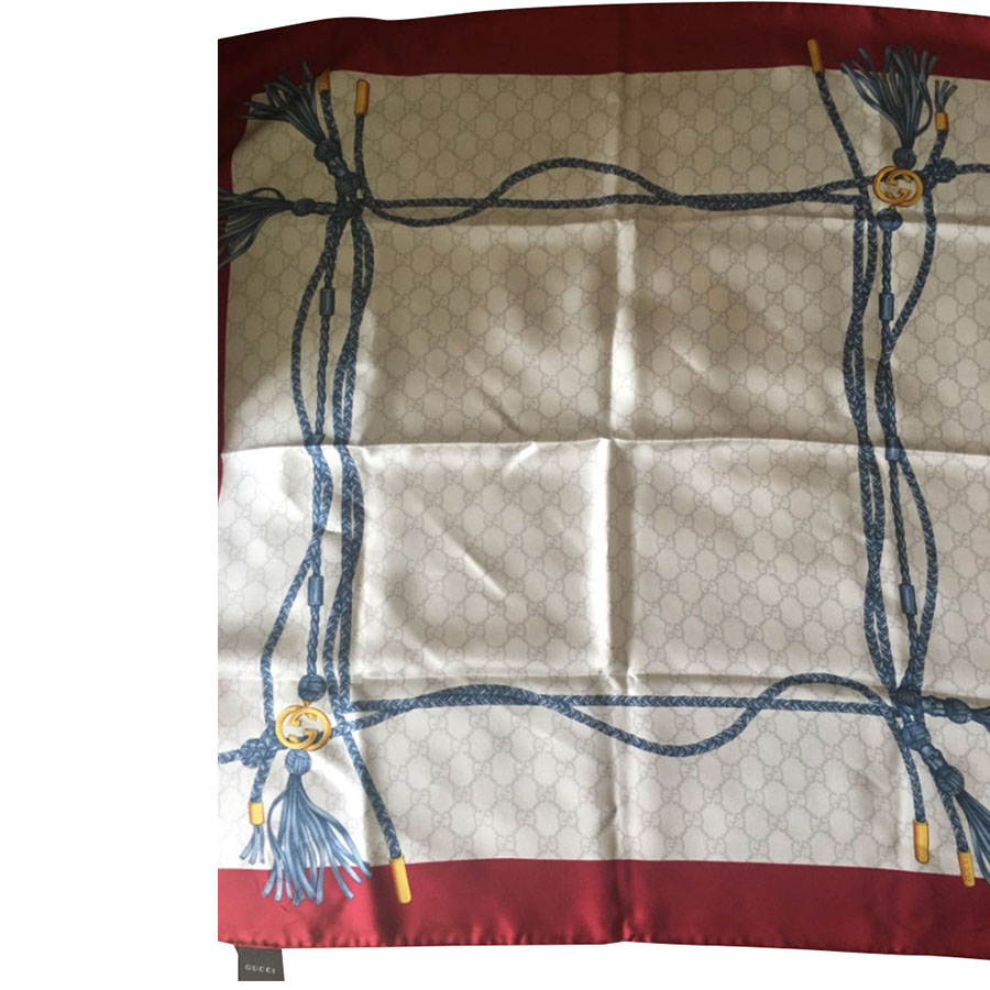 Gucci Schal auf Seide