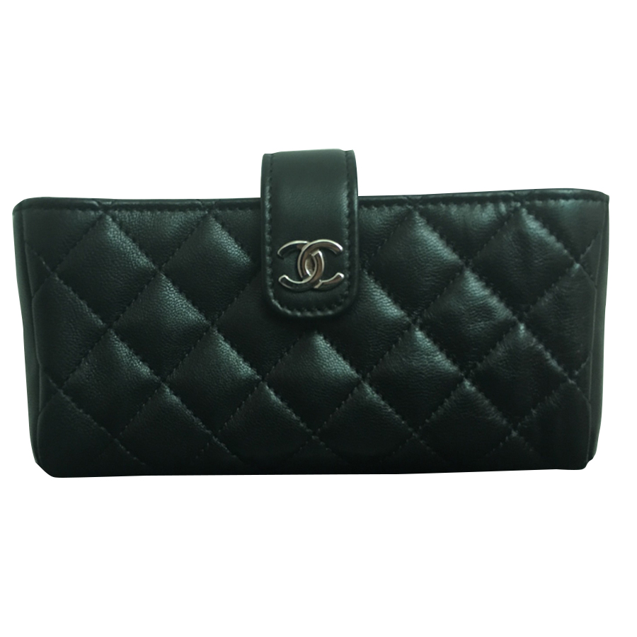 Chanel Pochette