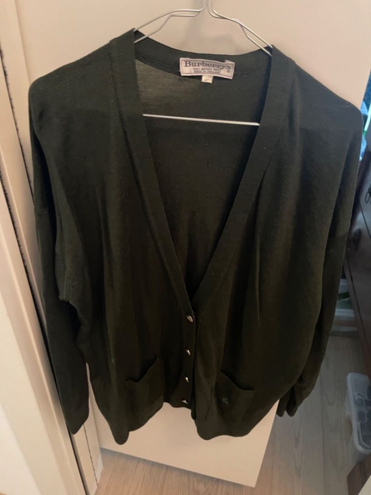 Burberry Kollektion Merinowolle Goldritter Knöpfe Strickjacke