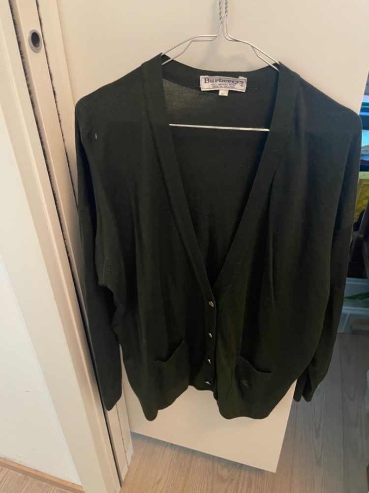 Burberry Kollektion Merinowolle Goldritter Knöpfe Strickjacke